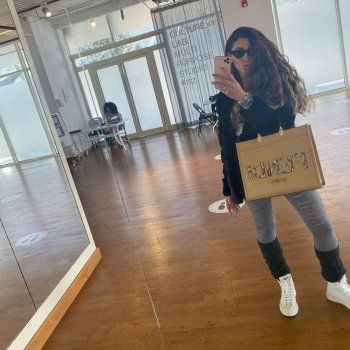 شاهد .. سعر حقيبة يد دينا الشربيني المرتفع جداً يحدث ضجة!