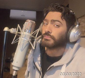 شاهد .. بالصورة - تامر حسني يروّج لأغنيته الجديدة