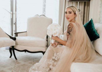 شاهد .. جويل ماردينيان تدخل القفص الذهبي مجدداً وفستانها حديث المتابعين - بالصور