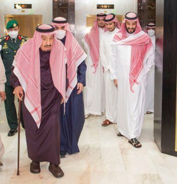 شاهد .. بالصور- الملك سلمان بن عبدالعزيز يغادر المستشفى و "سلامتك يا بو فهد" تتصدر الترند