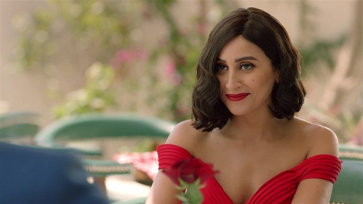 شاهد .. فيفي عبده وبوسي شلبي تحتفلان بعيد ميلاد دينا الشربيني وسط أجواء صاخبة