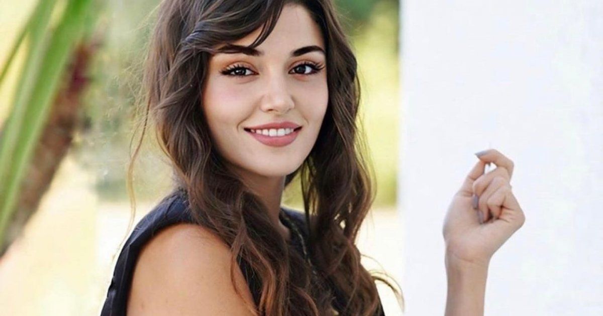 شاهد .. هاندا أرتشيل بفيديو عفوي مع كلابها.. شاهدوا ما فعلوه