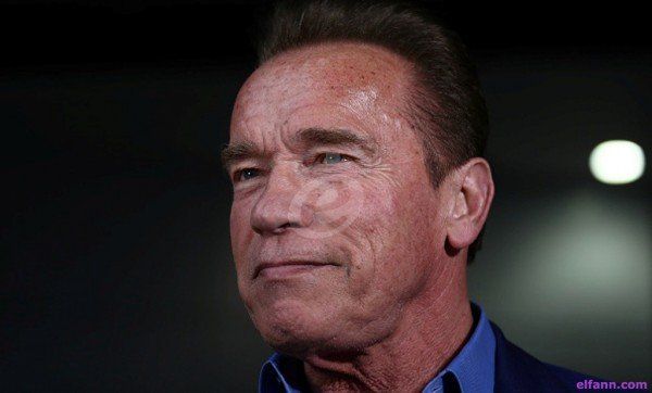 شاهد .. أرنولد شوارزنيغر يُحدث ضجة برسالته للرئيس الروسي