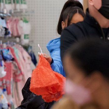 شاهد .. ريهانا تفضح سرها وتكشف بطريقة غير مقصودة إن كانت حامل بصبي أو فتاة