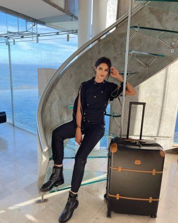 شاهد .. بالصور- ماهلاغا جابري تتألق بالأسود وتجهز حقيبة سفرها