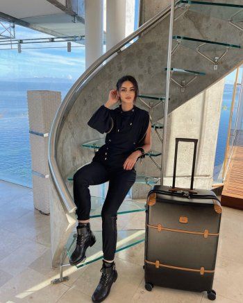 شاهد .. بالصور- ماهلاغا جابري تتألق بالأسود وتجهز حقيبة سفرها