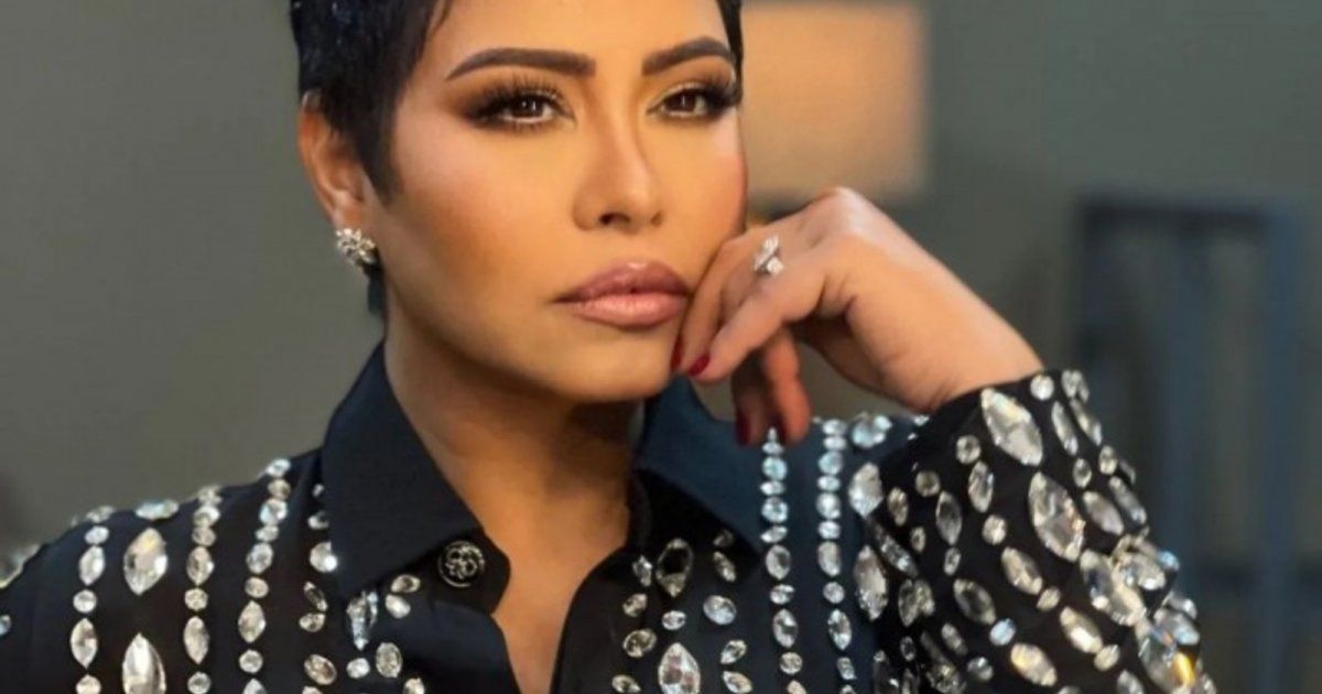 شاهد .. فيديو أحدث جدلاً.. عريس يضع يده على بطن شيرين عبد الوهاب فهل هي حامل؟؟