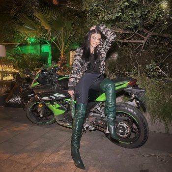 شاهد .. هيفا وهبي بإطلالة ملفتة.. وصورها تحدث ضجة!