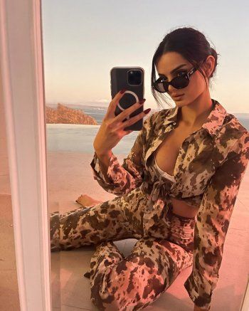 شاهد .. بالصور- ماهلاغا جابري تتألق بالأسود وتجهز حقيبة سفرها