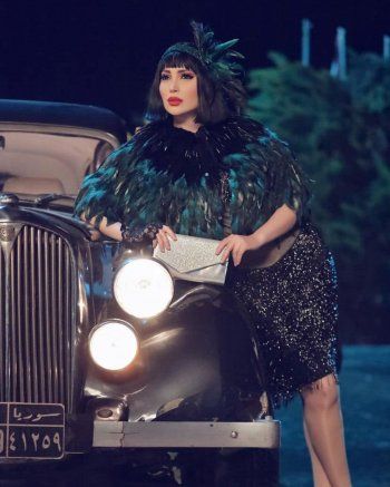 شاهد .. إطلالة مميزة لنسرين طافش في دمشق عام 1929 من جوقة عزيزة -بالصور