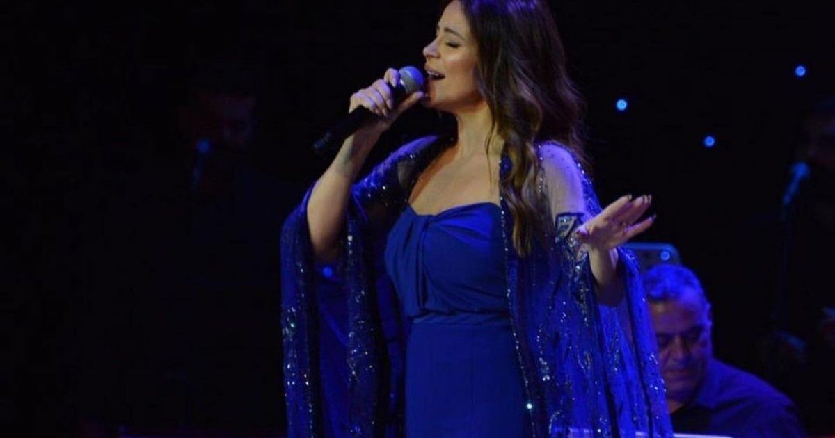 شاهد .. كارول سماحة بإطلالة ملكية في حفلها في دبي - بالصور