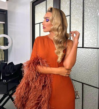 شاهد .. مايا دياب بإطلالة خارجة عن المألوف.. والجمهور يشيد بتميزها