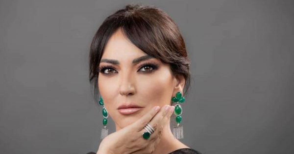 شاهد .. بالصور- النجوم يحتفلون بعيد ميلاد أمل عرفة بسهرة عشاء