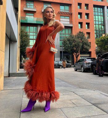 شاهد .. مايا دياب بإطلالة خارجة عن المألوف.. والجمهور يشيد بتميزها