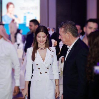 شاهد .. نانسي عجرم تتألق باللون الأبيض.. وجمالها حديث المتابعين