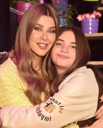 شاهد .. بالصور - كارلا حداد مع إبنتها وتتوجه بهذه الرسالة بمناسبة عيد الأم