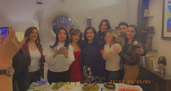 شاهد .. بالصور- النجوم يحتفلون بعيد ميلاد أمل عرفة بسهرة عشاء