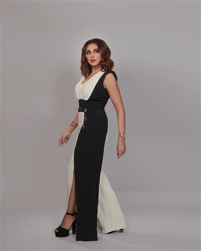 أنغام لبست ” بطانة ” علشان الفستان ميبقاش علي البحري – شاهد