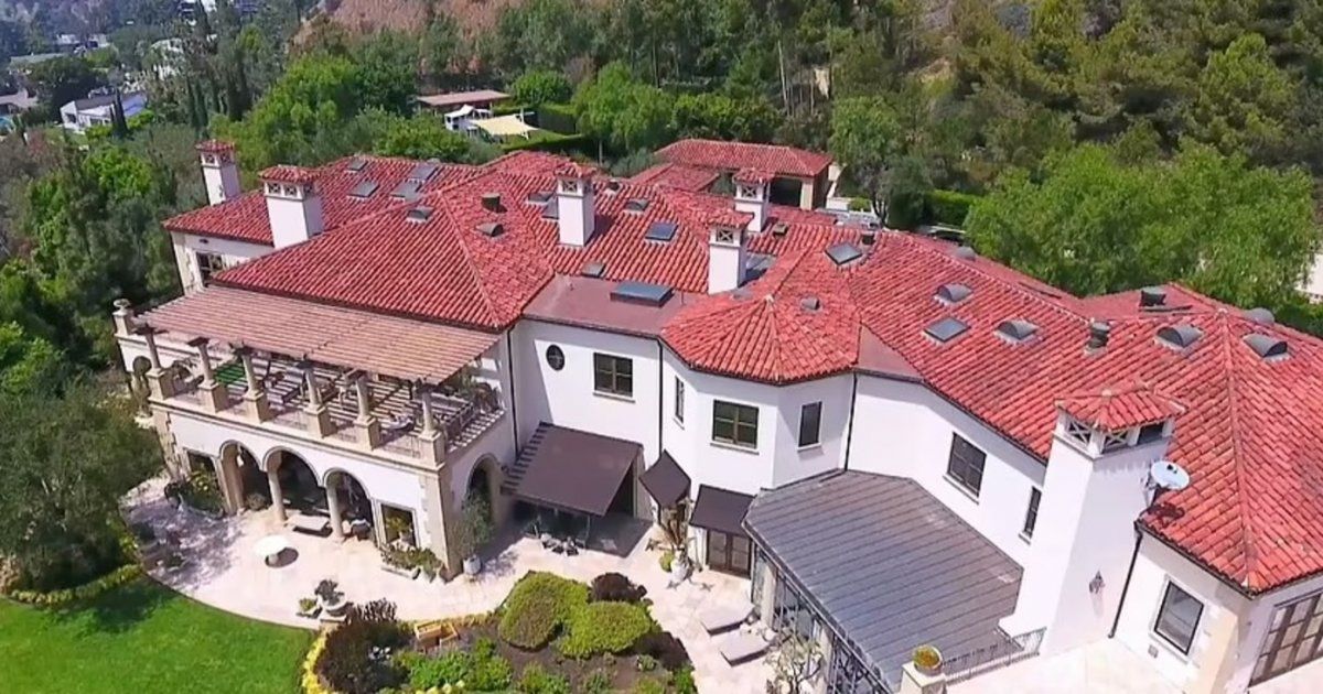 شاهد .. درايك يشتري قصر روبي ويليامز في بيفرلي هيلز والأخير يحقق هذا المكسب!