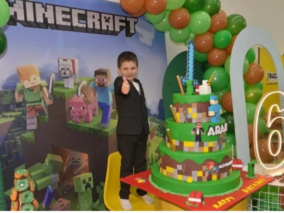 برفقة زوجته .. رامي عياش يحتفل بعيد ميلاد ابنه أرام- صور