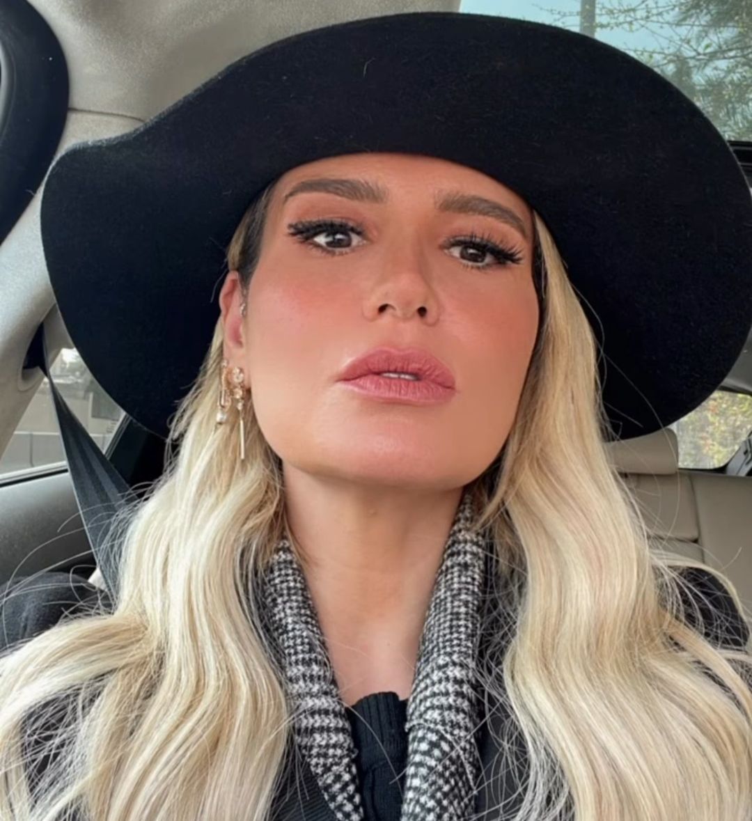 هنا شيحه هتسحرك بإطلالة كلاسيكية جذابة- شاهد