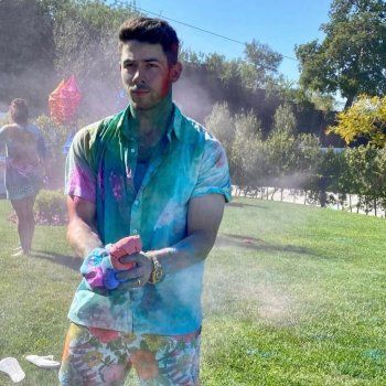 شاهد .. بريانكا شوبرا ونيك جوناس يحتفلان بمهرجان الألوان.. وصور تظهر عفويتهما