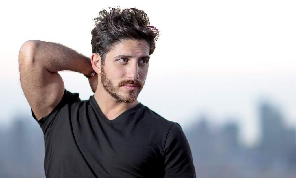 شاهد .. شاهدوا كيف طلب مارك حاتم يد حبيبته للزواج - بالفيديو