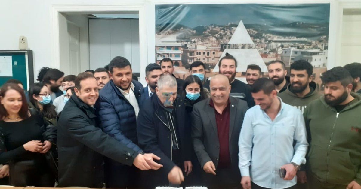 شاهد .. بالصور- غابي حويك مكرّم من مكتب الشباب في إقليم البترون الكتائبي