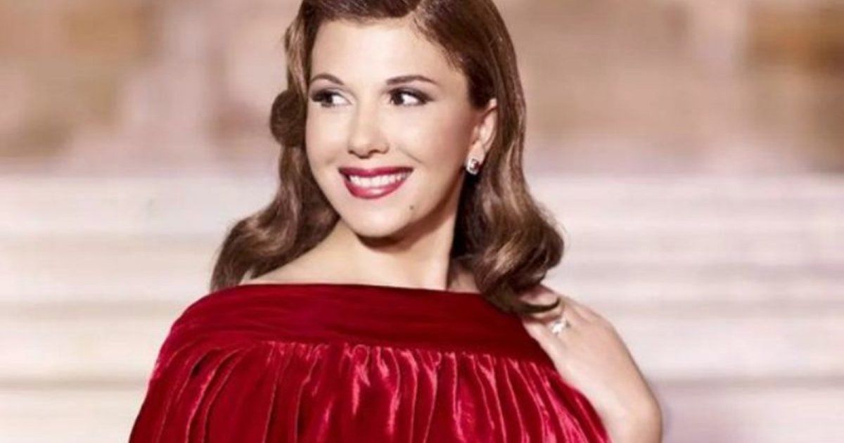 شاهد .. ماجدة الرومي تُمنح وسام الصليب الذهبي للبطريركية اللاتينية تقديرا لجهودها في خدمة الكنيسة والوطن