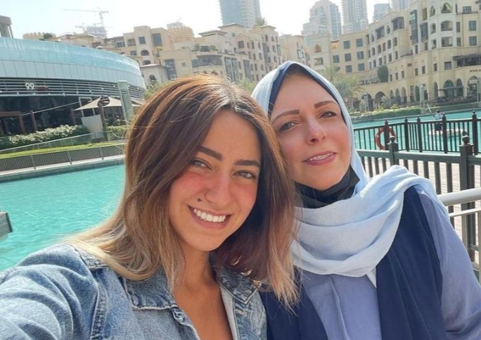 هند عبدالحليم لوالدتها في عيد الام:”ربنا يخليكي ليا يا أمي ياحبيبتي “