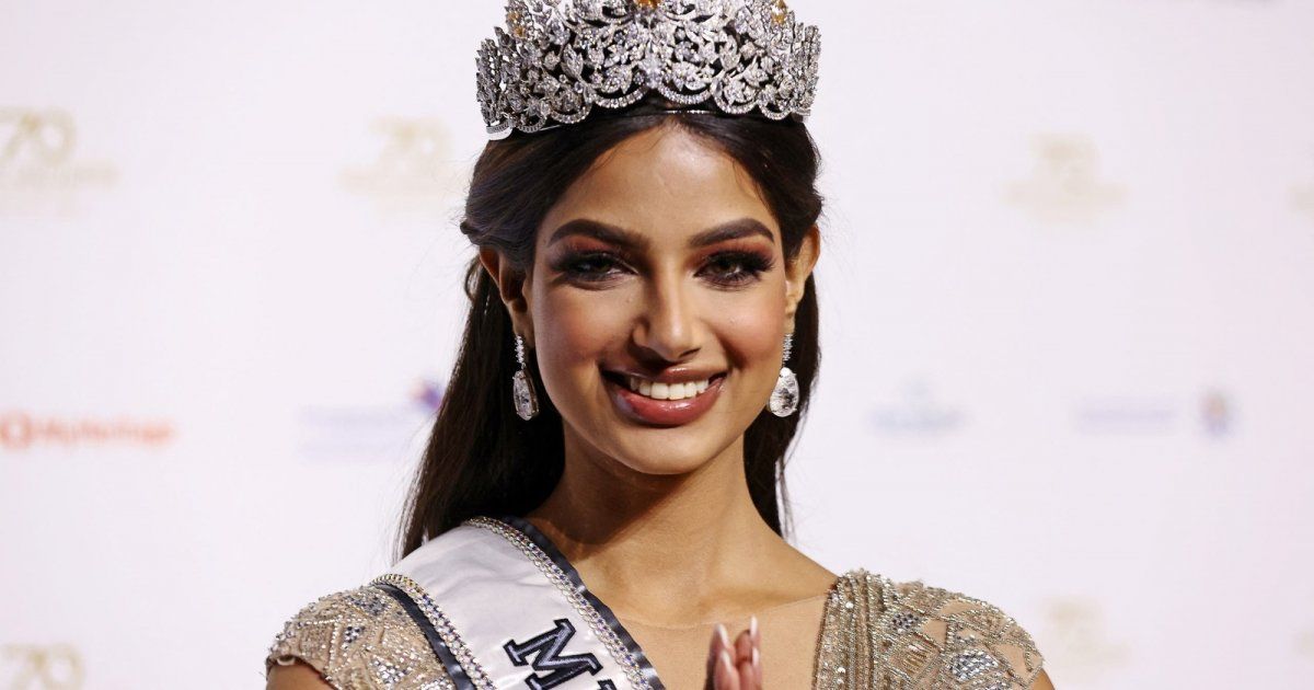 شاهد .. بالفيديو - ملكة جمال الكون تحمل على الأكتاف في مومباي وسط إستقبال حاشد..وإطلالتها حديث الجمهور