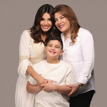 شاهد .. بالصور - ليال الإختيار تعايد والدتها بمناسبة عيد الأم...وهذا ما قالته