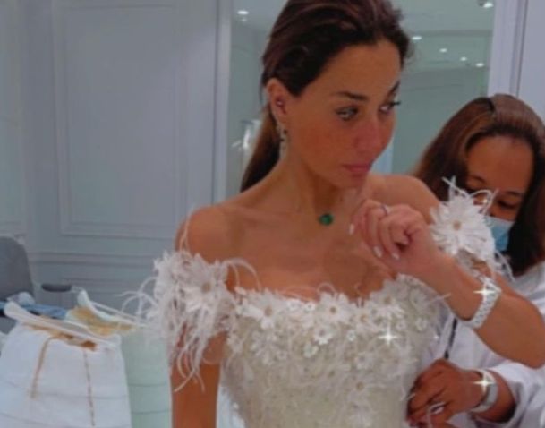 بسمة وهبة تثير حيرة متابعيها بفستان زفاف – صور