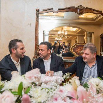 شاهد .. صور رومانسية تجمع شام الذهبي وزوجها وطرافة فائق حسن وأيمن الذهبي حديث المتابعين