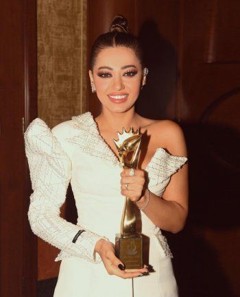 شاهد .. بالصور- رحمة رياض تتألق بالأبيض وجمالها حديث المتابعين