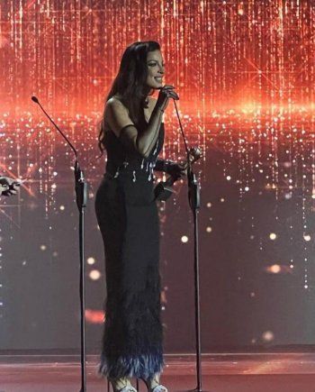 شاهد .. بالصور- نادين نسيب نجيم تتألق بإطلالتها وهذه رسالتها لمحبيها