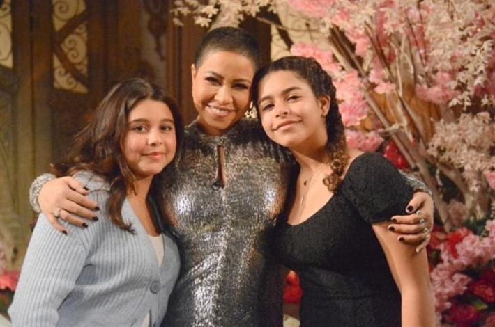 تعالي شاهد إحتفال ابنتي شيرين عبد الوهاب بعيد الأم – فيديو