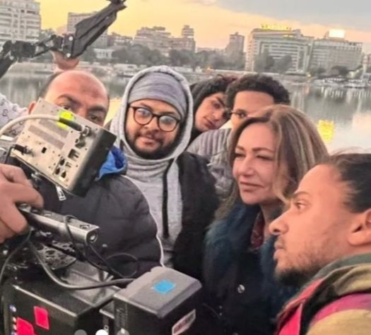 بصور من الكواليس..ليلي علوي تشوق جمهورها لمسلسل” دنيا تانية” – شاهد