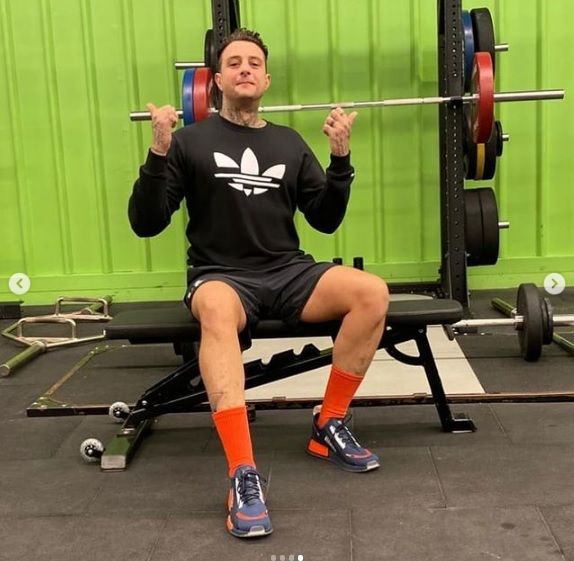 أحمد الفيشاوي يستعرض لياقته البدنية داخل الجيم – شاهد