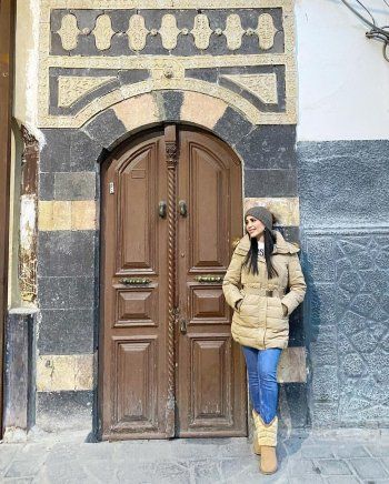 شاهد .. بين حارات الشام القديمة...نسرين طافش في أحدث ظهور لها - بالصور