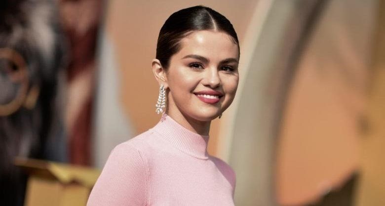 شاهد .. قرط أذن سيلينا غوميز حديث المتابعين والسبب شكله