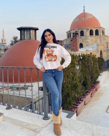 شاهد .. بين حارات الشام القديمة...نسرين طافش في أحدث ظهور لها - بالصور