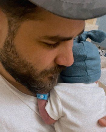 شاهد .. بالصورة - محمد المجذوب يرزق بطفله الأول