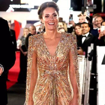 شاهد .. بوسي شلبي تعيد إطلالة كيت ميدلتون.. وهذا سعر الفستان