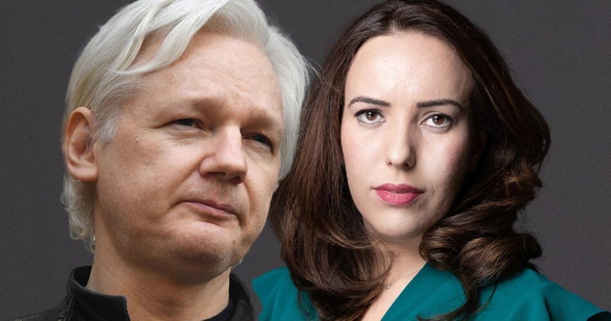 شاهد .. جوليان أسانج يتزوج من حبيبته في سجنه المشدد الحراسة بلندن