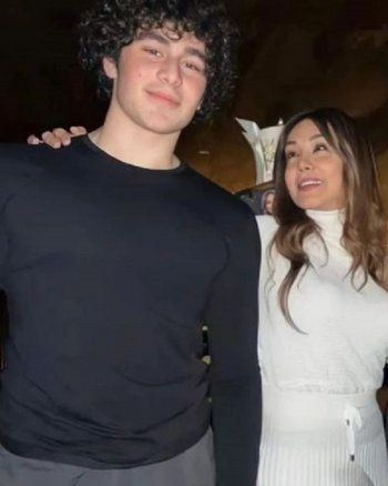 شاهد .. صورة تجمع كاريس بشار وإبنها تجتاح السوشيال ميديا