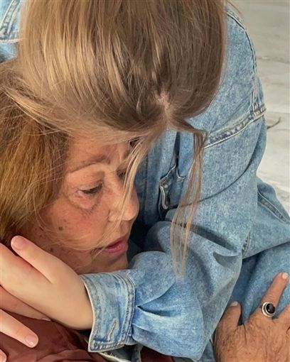 بالصور .. حلا شيحة كل شوية تقلع و تلبس الحجاب – هتبردي ياماما