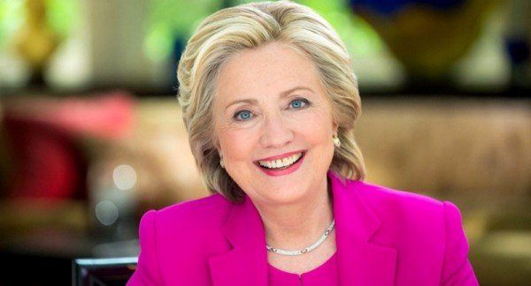 شاهد .. بعد إصابتها بكورونا...هيلاري كلينتون تطلب ترشيح أسماء بعض الأفلام لتشاهدها