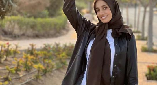 بالصور .. حلا شيحة كل شوية تقلع و تلبس الحجاب – هتبردي ياماما