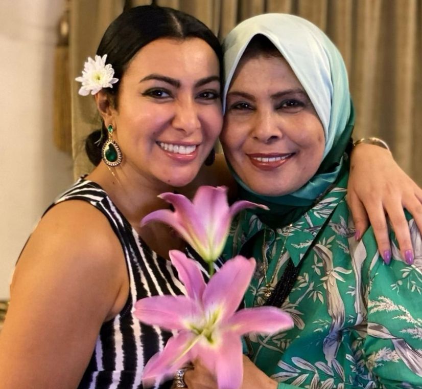 بصورة علي انستجرام ..ميرهان حسين تحتفل بعيد ميلاد والدتها- شاهد